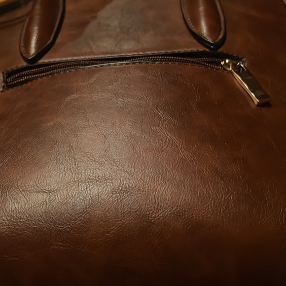 Cognac color leather bag with adjustable straps and handles - Picture 6 of 7